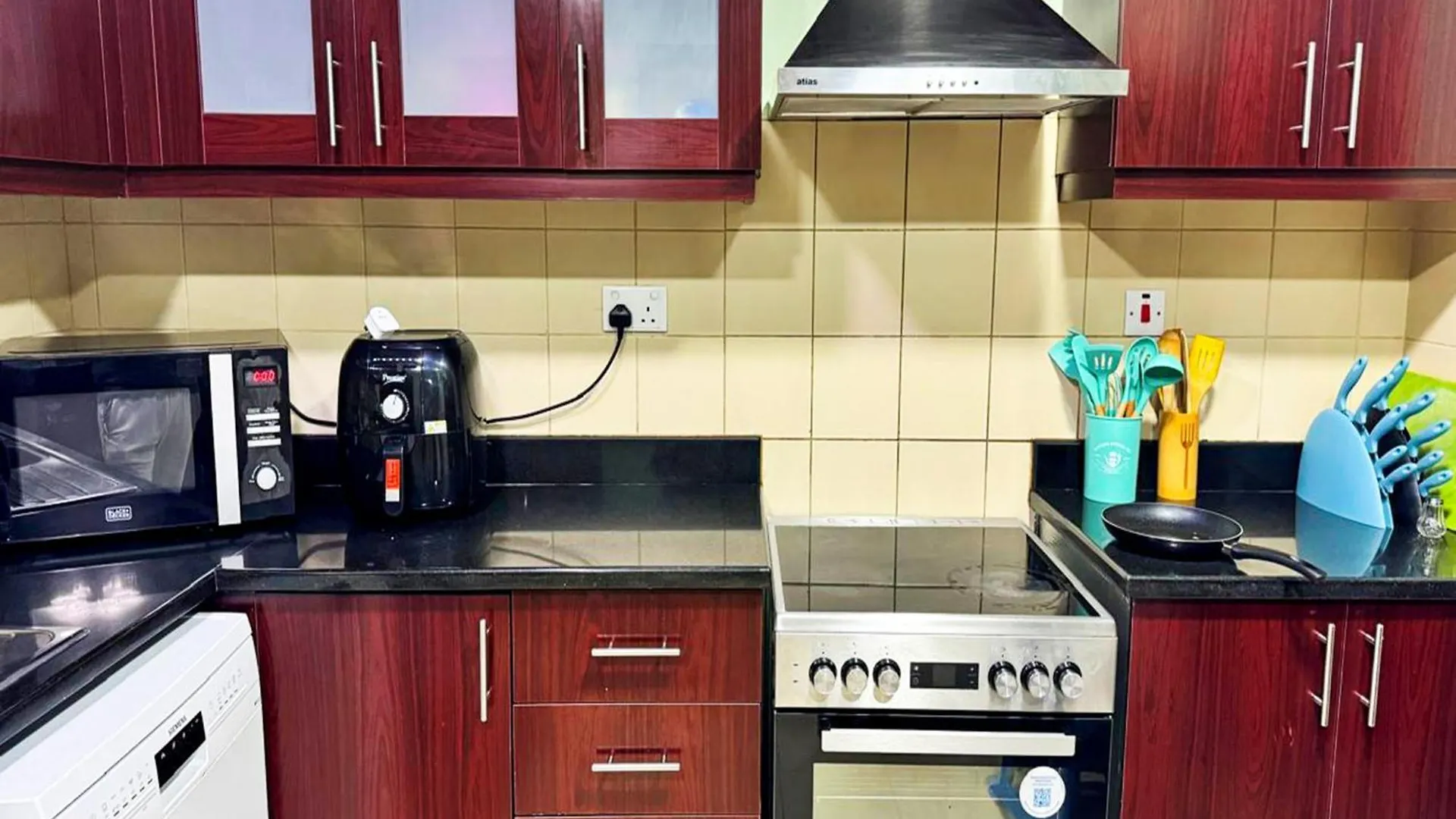 Stayforless Travellers Stay At Beachside Jbr Location Dubai Aparthotel