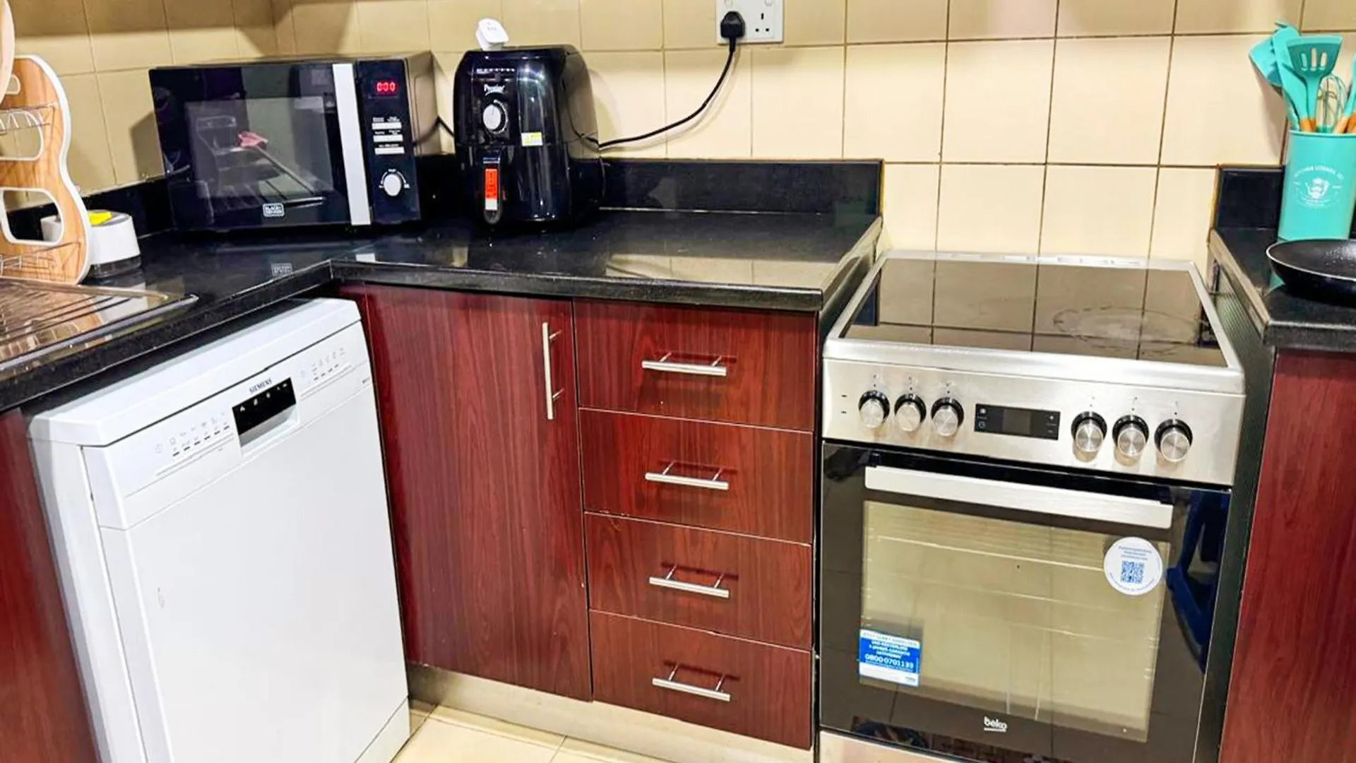 Stayforless Travellers Stay At Beachside Jbr Location Dubai 0*,